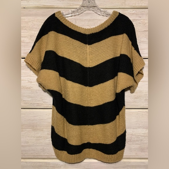 Forever 21 Striped Top - Picture 3 of 3